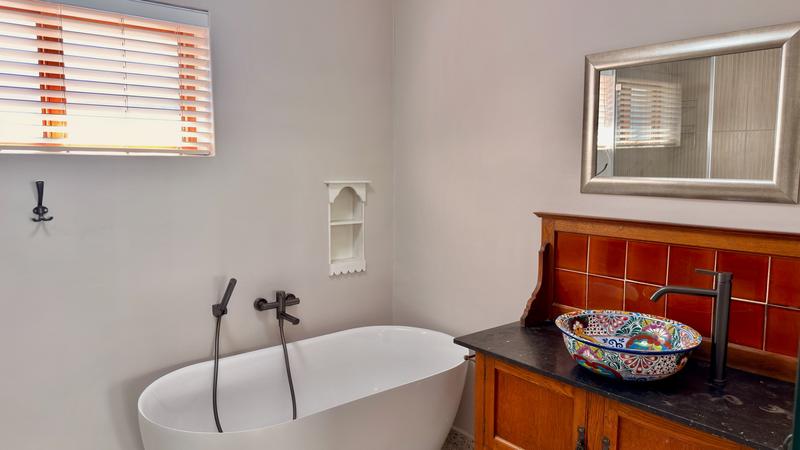 5 Bedroom Property for Sale in Kenridge Western Cape